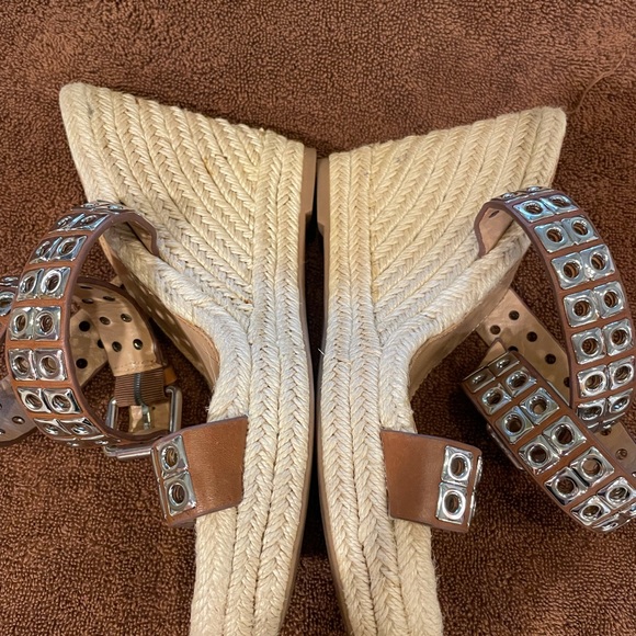 Vince Camuto Signature Leather Sandal 8 - Picture 3 of 7